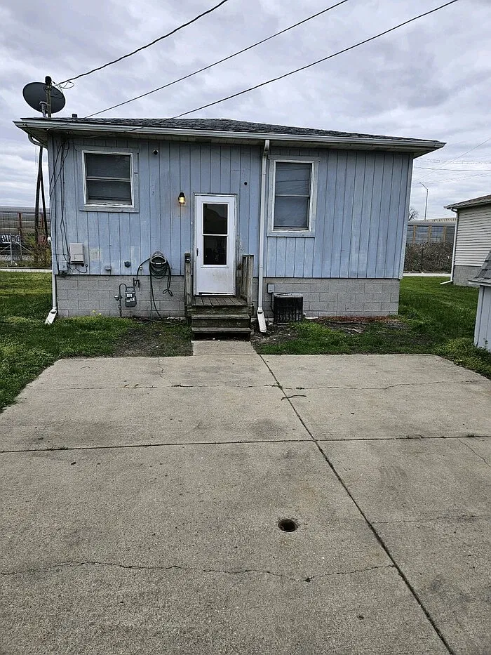 2 bed, 1.0 bath, 782 sqft, $1,300 — Photo 3