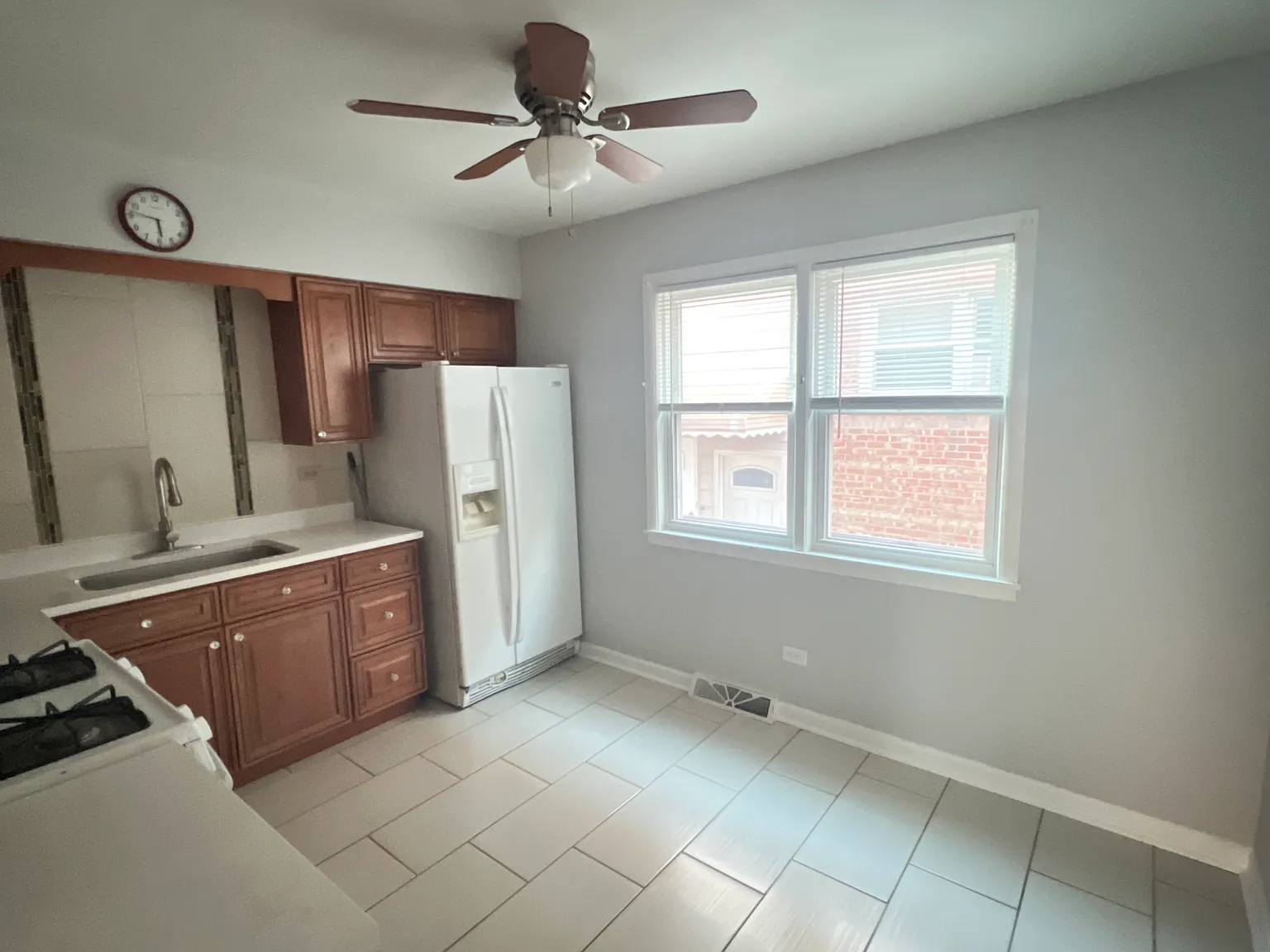 2 bed, 900 sqft, $1,600 — Photo 4