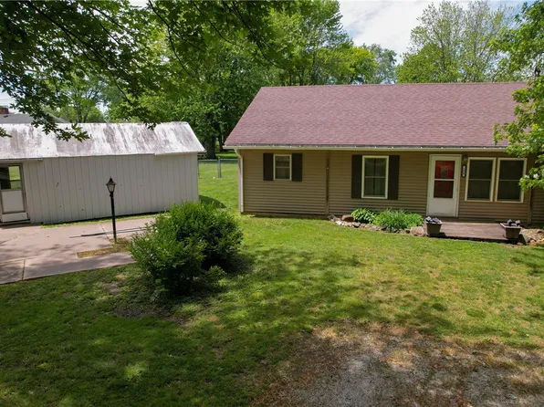 108 Loren St, Henning, IL 61848