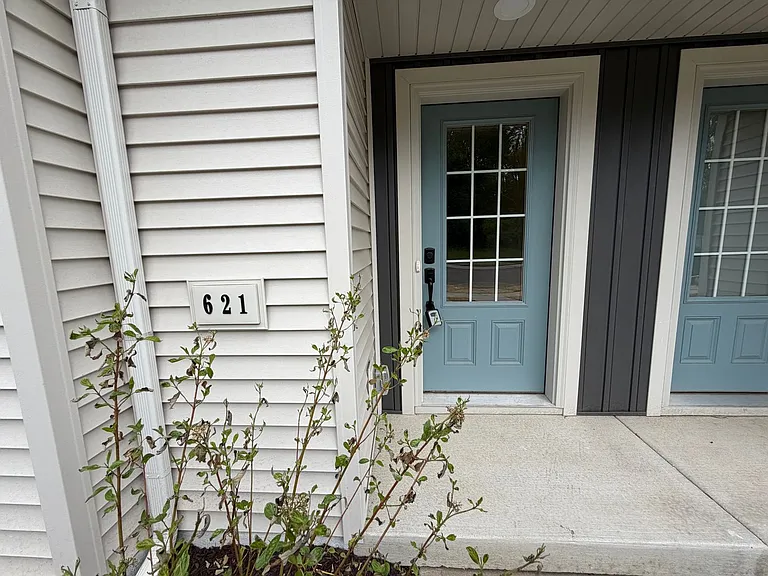 621 Schewe Rd — Photo 2
