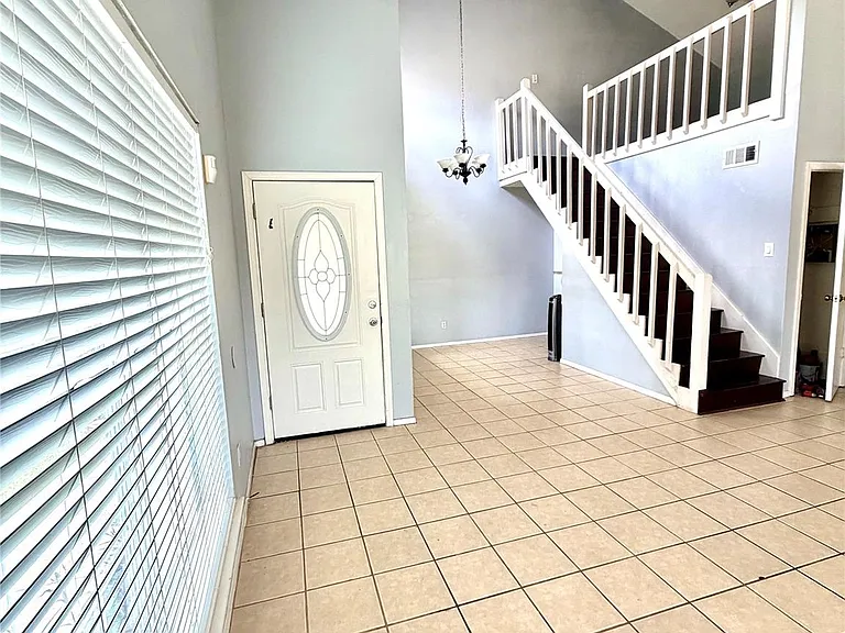 7402 Alegria Dr — Photo 5