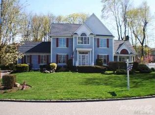 4 Lake Ln, Lake Grove, NY 11755