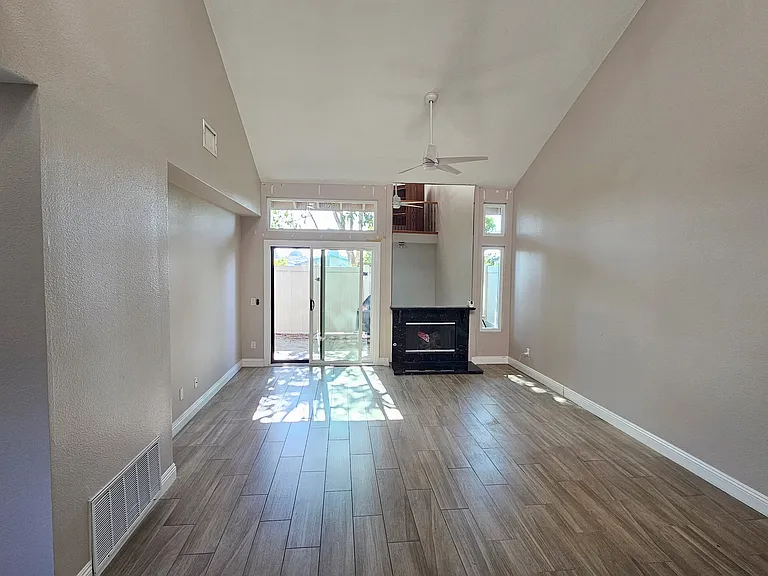 18219 Hampton Ct — Photo 6