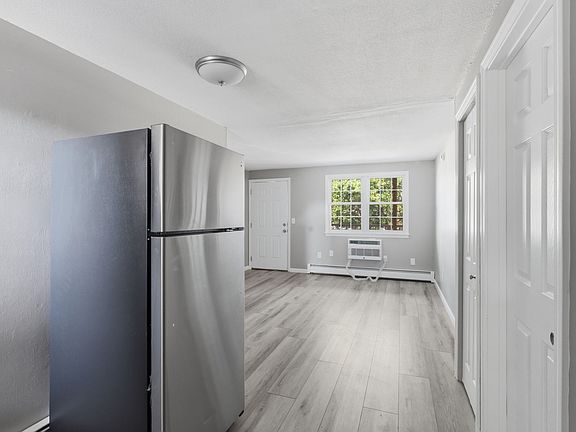 4th image of 608 Westfield St APT 20