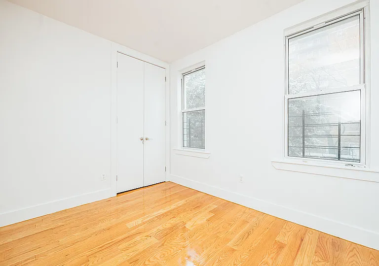 31 Montrose Ave #2M — Photo 7