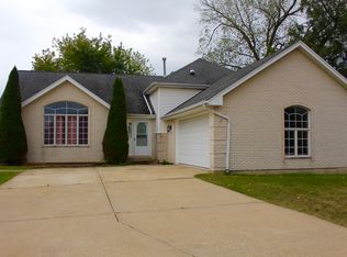 7833 W 90th Pl, Hickory Hills, IL 60457