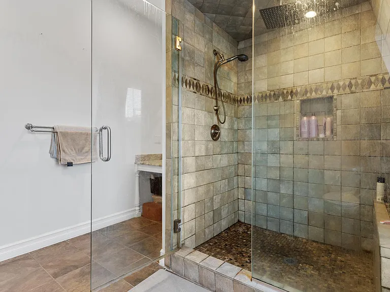 536 E 4th St #2 — Photo 11