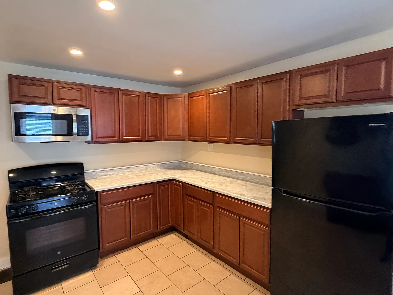 5 bed, $2,300 — Photo 4