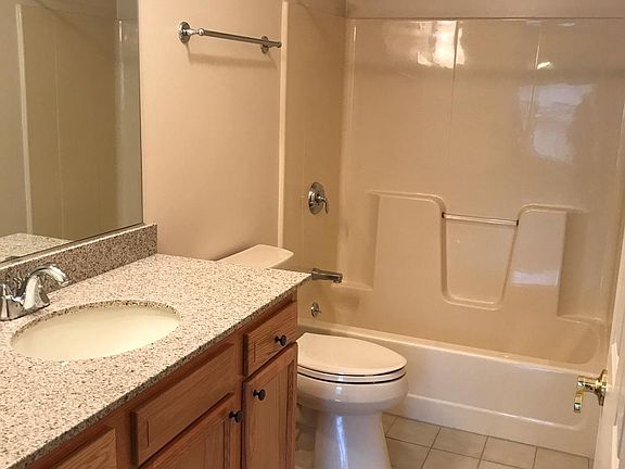 3rd image of 6 Oakbrook Cmns