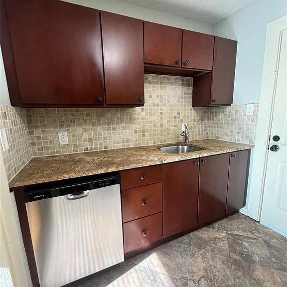 402 W Paris St — Photo 15