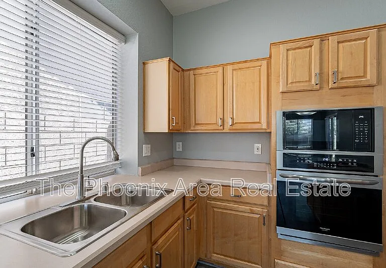 231 S Beverly St — Photo 12