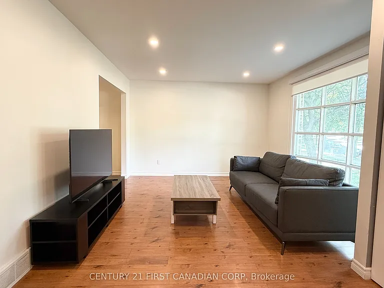 453 Castlegrove Blvd #UPPER — Photo 7