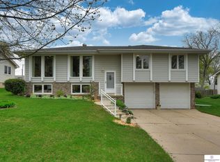 6730 S 77th St, Ralston, NE 68127