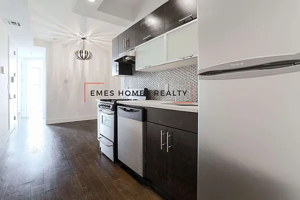 Rented by Emes Homes Realty LLC | media 32
