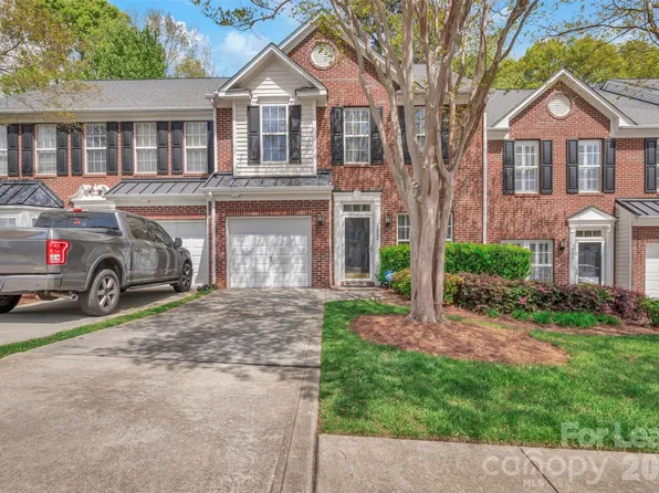 1802 Robinwood Village Dr, Gastonia, NC 28054