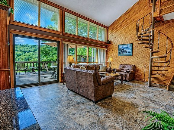 5th image of 6814 Holiday Valley Rd
