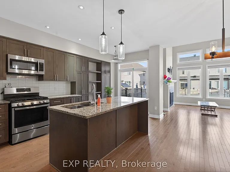 322 Rainrock Cres — Photo 5