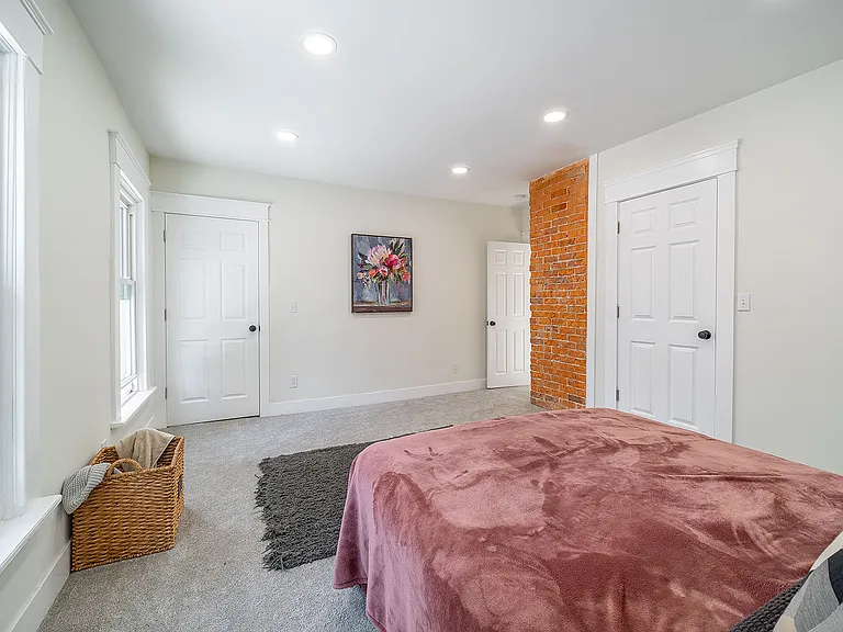 16 Montrose Ave — Photo 9
