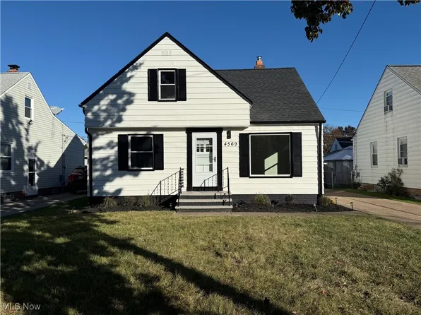 4569 Bentwood Dr, Brooklyn, OH 44144