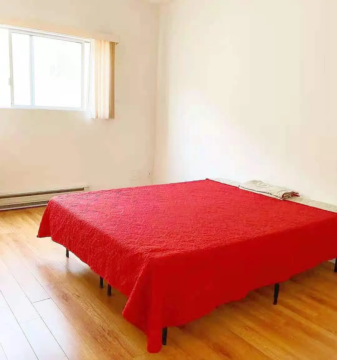 1424 Amherst Ave #QPT - Grand2 — Photo 1