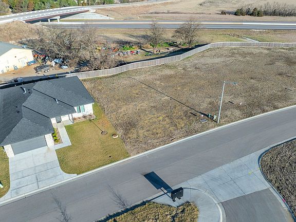 3rd image of 861 N Speyside Cir