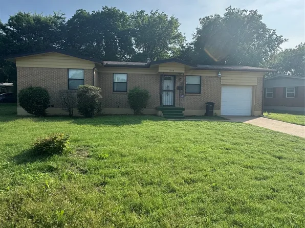 1208 Savage Dr, Fort Worth, TX 76134