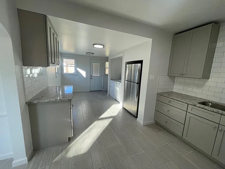3515 E 4th Pl — Photo 7