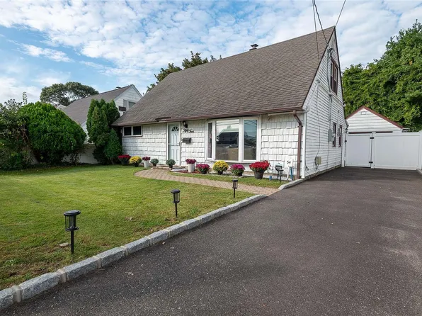 54 N Sheridan Avenue, Bethpage, NY 11714