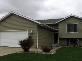 5525 S Aaron Ave, Sioux Falls, SD 57106