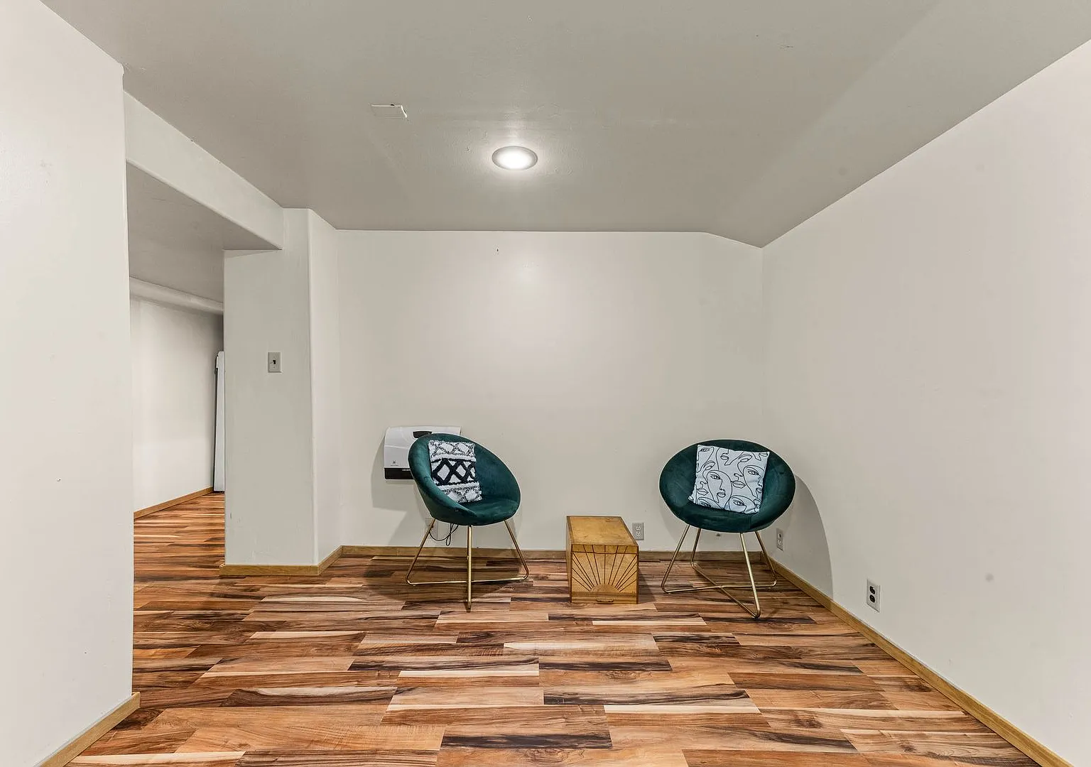 Charming 1-Bedroom Basement Apartment in the Heart of Tacoma Furnished Option Available! — Photo 4