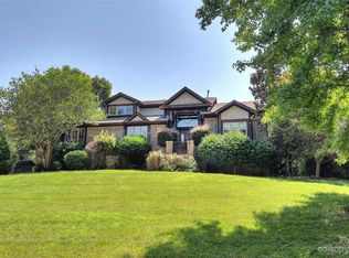 9219 Hunting Ct, Matthews, NC 28105