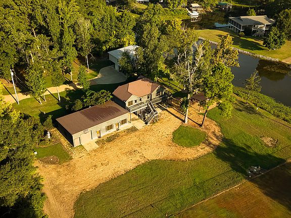 2nd image of 558 Humphries Cove