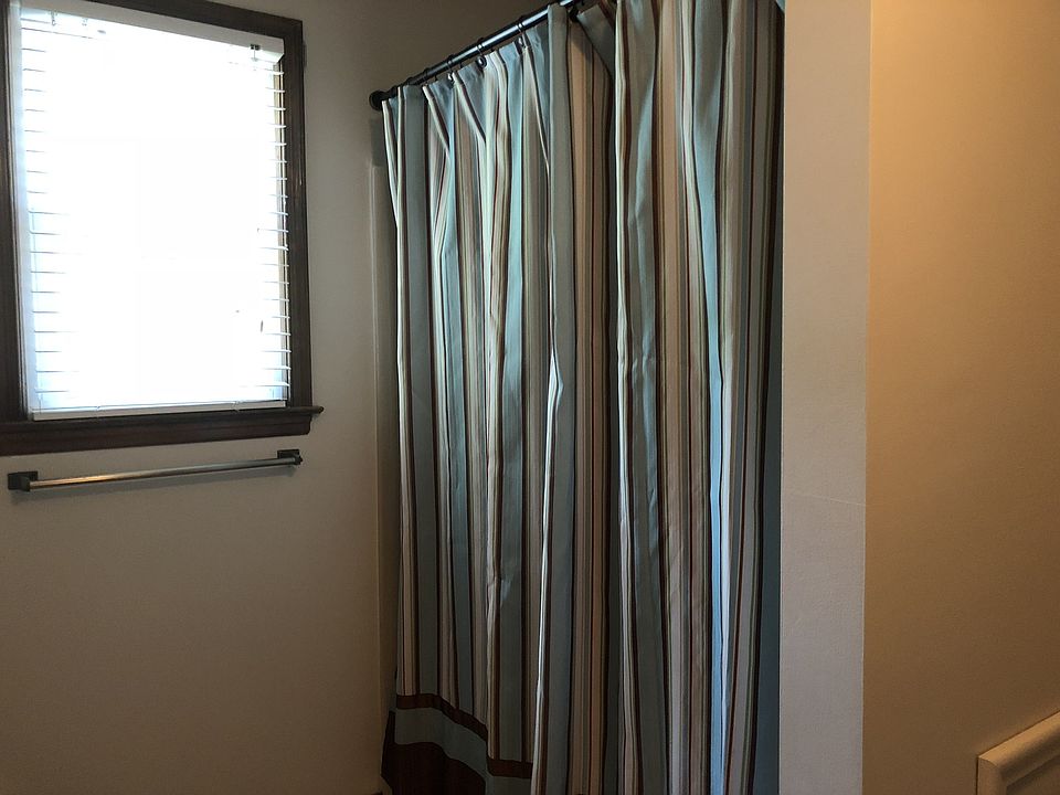 1st image of 304 Cottonwood Ln
