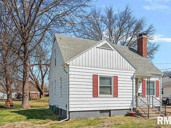 3rd image of 359 E Tremont St
