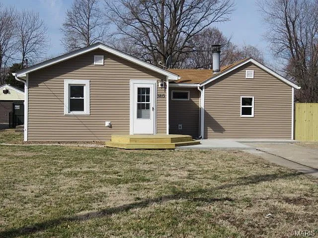 3813 Lake St photo 1