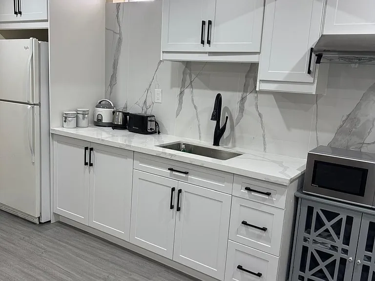 66 Inglewood Pl #BASEMENT — Photo 2