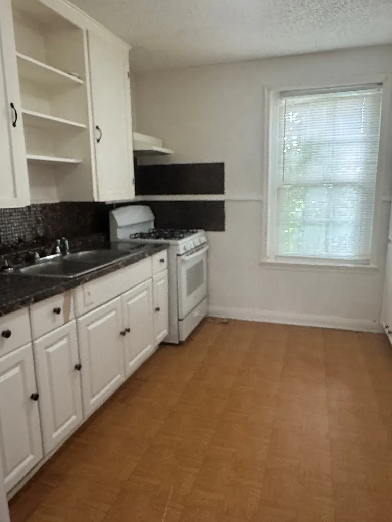 Building Photo - 1210 W Texas Ave #15