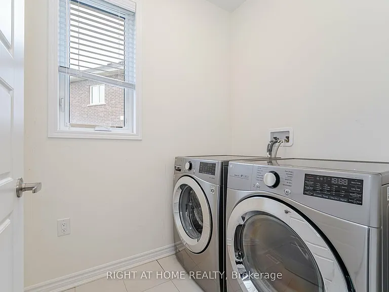 908 Sumac Cres — Photo 20