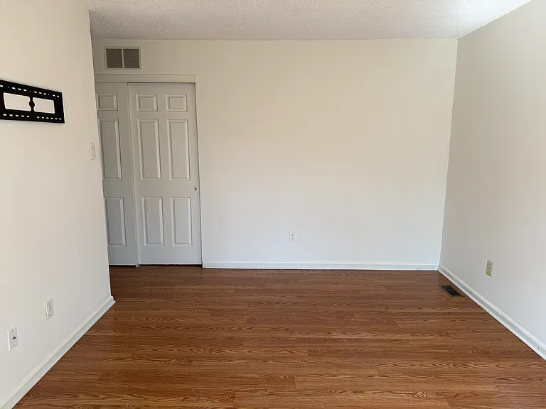 346 New Market Ct — Photo 10