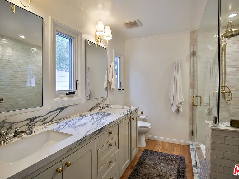 2330 Walnut Ave — Photo 12