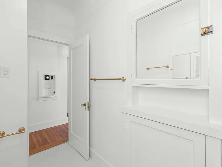 1166 S Van Ness Ave #5 — Photo 23