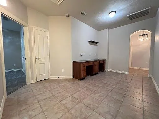 3518 Ellies Ln — Photo 3