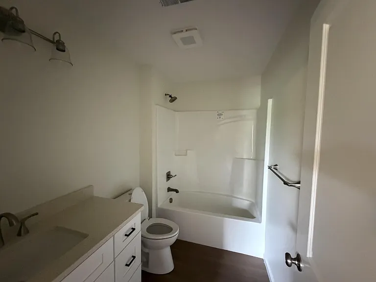 204 Peter Ave — Photo 7