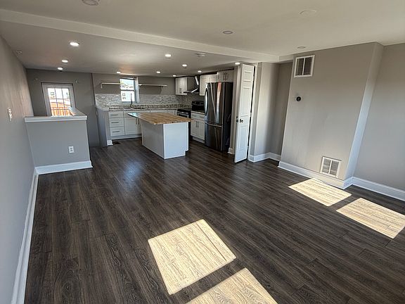 2nd image of 2423 W Jefferson St Floor 2