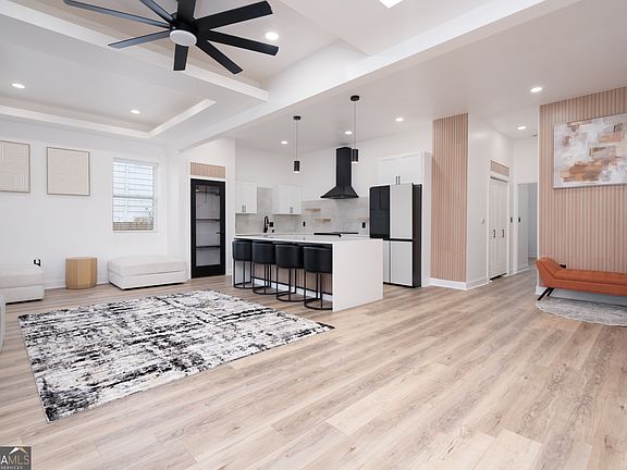 3rd image of 362 Roy St SW