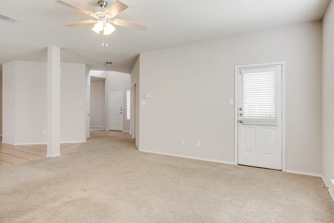 4 bed, 2.5 bath, 2459 sqft, $2,350 — Photo 4