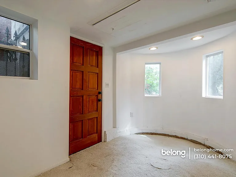 8527 Wonderland Ave — Photo 12
