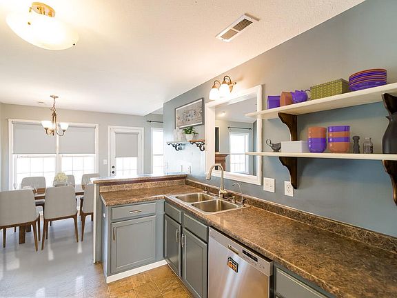 3rd image of 1281 Suellen Way