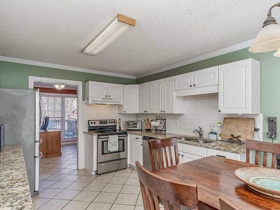 3rd image of 3208 Duck Pond Ct