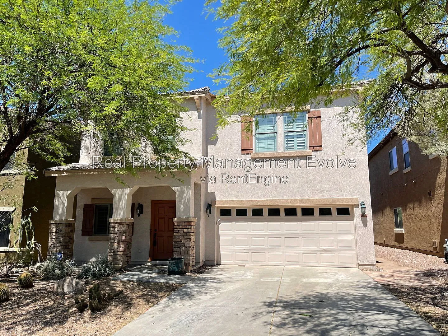 5 bed, 2.5 bath, 2567 sqft, $3,049 — Photo 2